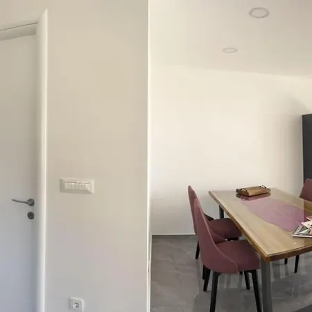 Apartment Lelas Omiš