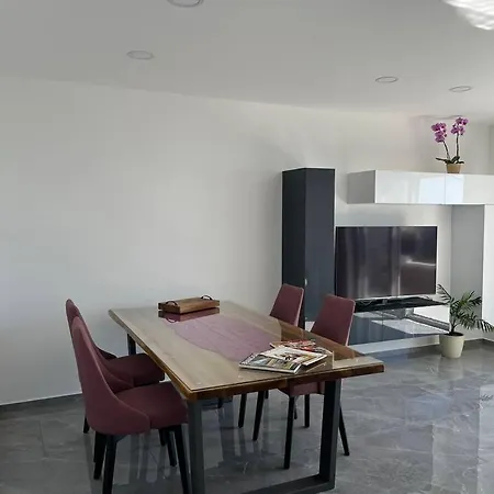 Lelas Apartment *