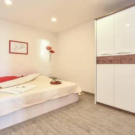 Apartment Lelas *