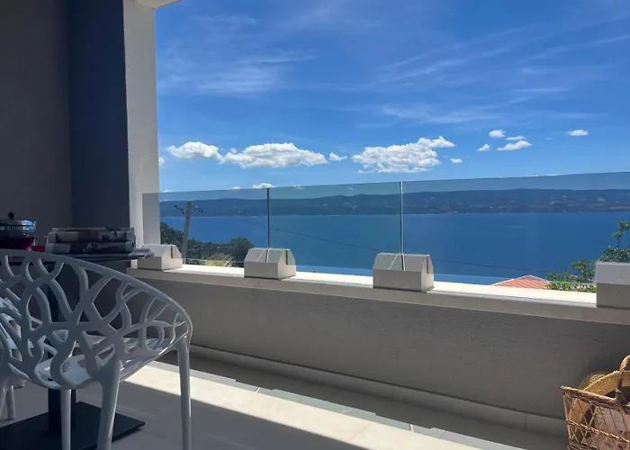 Apartment Lelas Omis